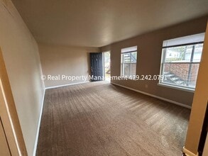 2301 S V St in Fort Smith, AR - Foto de edificio - Building Photo