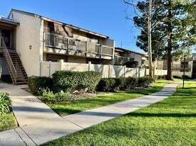 15266 Campus Park Dr, Unit Moorpark Condo in Moorpark, CA - Building Photo