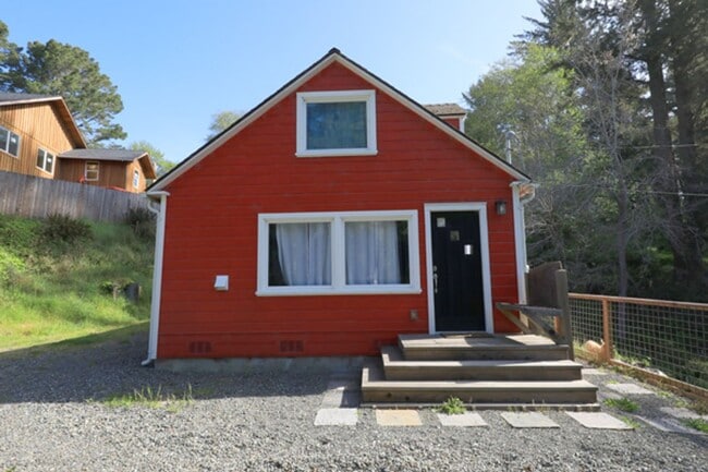 237 S Westhaven Dr in Trinidad, CA - Building Photo - Building Photo