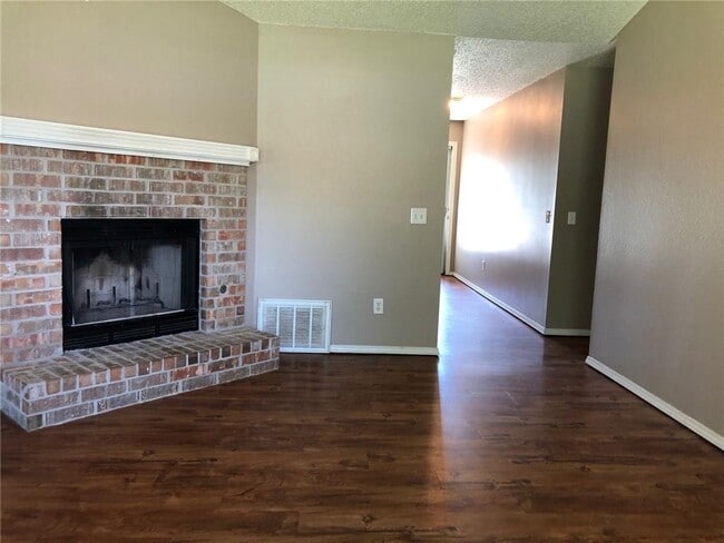 671 Victoria Pl in Centerton, AR - Foto de edificio - Building Photo