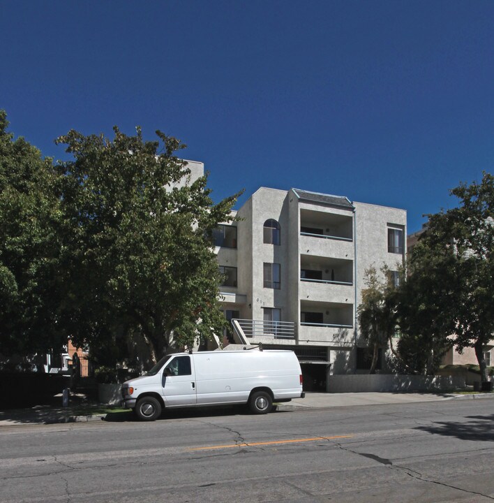 611 E Angeleno Apartments in Burbank, CA - Foto de edificio