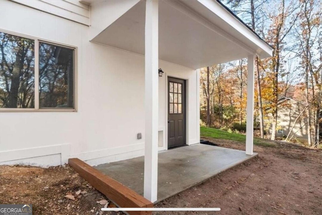 1930 Honeysuckle Dr in Cumming, GA - Foto de edificio