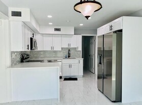 314 Sunshine Dr in Coconut Creek, FL - Building Photo