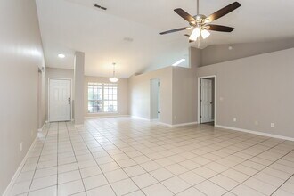 11352 Trotting Horse Ln S in Jacksonville, FL - Foto de edificio - Building Photo