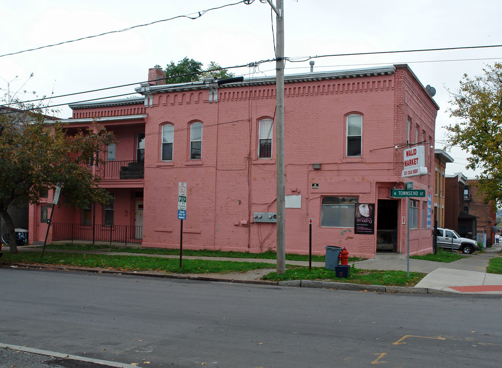 318 E Division St in Syracuse, NY - Building Photo