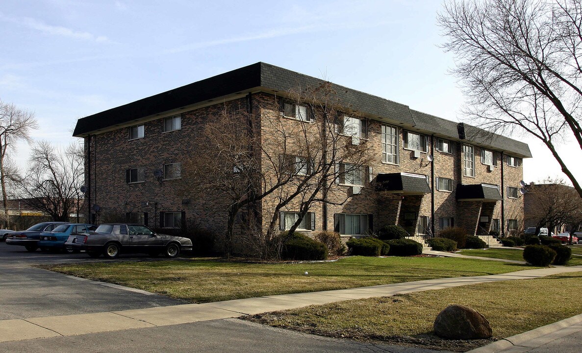 Marshall Place in Bensenville, IL - Foto de edificio