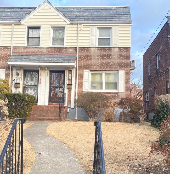 property at 8203 164th Pl