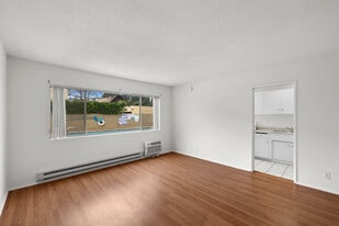 Hacienda Apartments in Los Angeles, CA - Building Photo