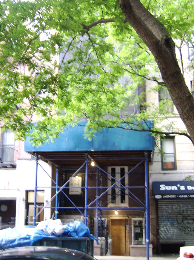 211 E 76th St in New York, NY - Building Photo - Building Photo