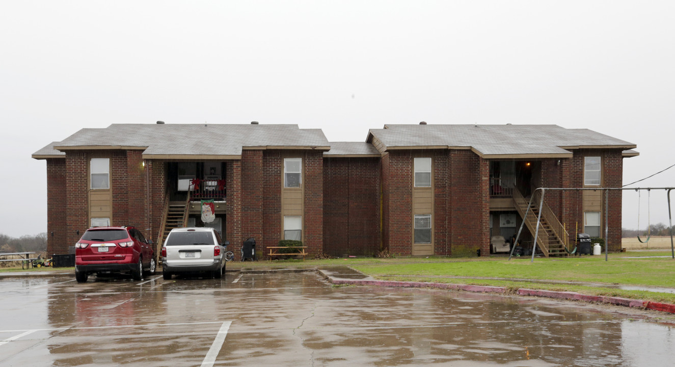 Quinlan Squares Apartments in Quinlan, TX - Building Photo