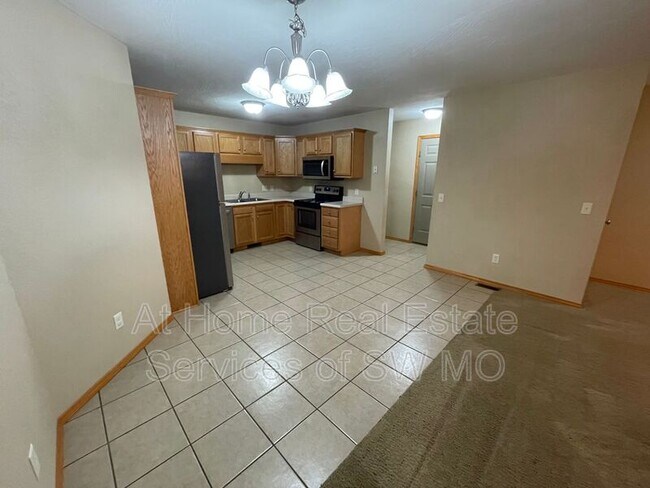 property at 931 N Madison Ave