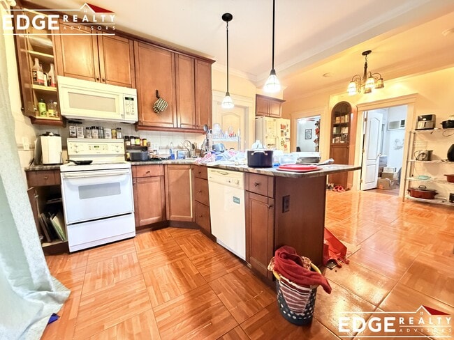 property at 5 Delaware Pl