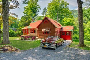 16 Locust Dr in Cold Spring, NY - Building Photo