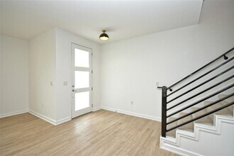 7601 Cooper Ln in Austin, TX - Building Photo - Building Photo