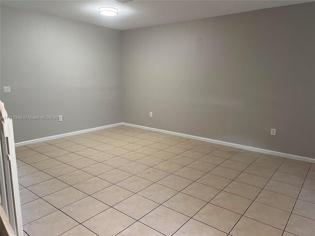 8271 SW 29th St in Miramar, FL - Building Photo - Building Photo