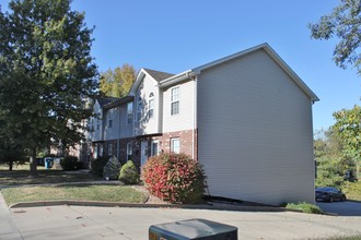 300 Main Apartments in Edwardsville, IL - Building Photo - Building Photo