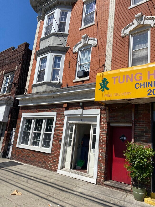 691 Kennedy Blvd, Unit #1 in Bayonne, NJ - Building Photo - Building Photo