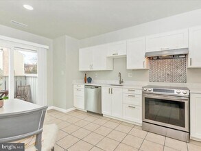 11349 Appledowre Way in Germantown, MD - Building Photo - Building Photo