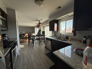 1172 Hill Crest Dr in Carol Stream, IL - Building Photo - Building Photo