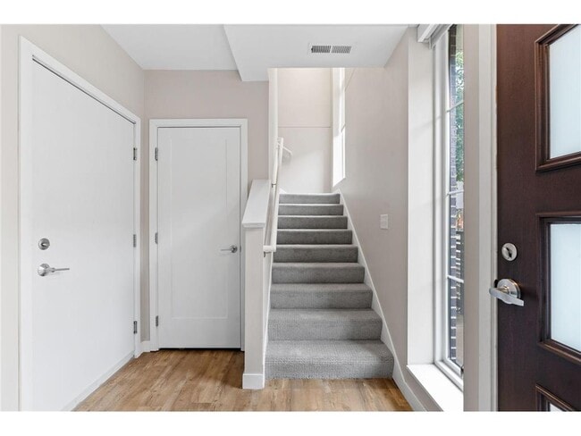 120 Hennepin Ave in Minneapolis, MN - Building Photo - Building Photo