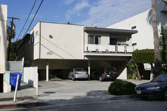 3667 Clarington Ave in Los Angeles, CA - Building Photo - Building Photo