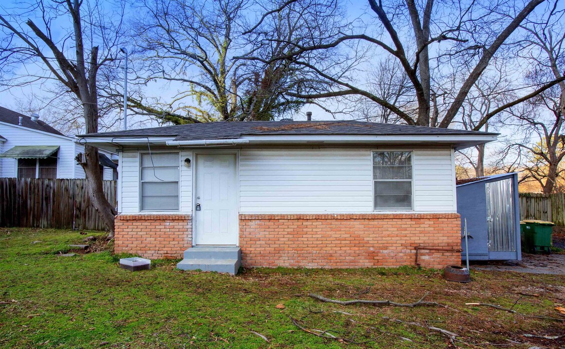 2410 Division St in North Little Rock, AR - Building Photo