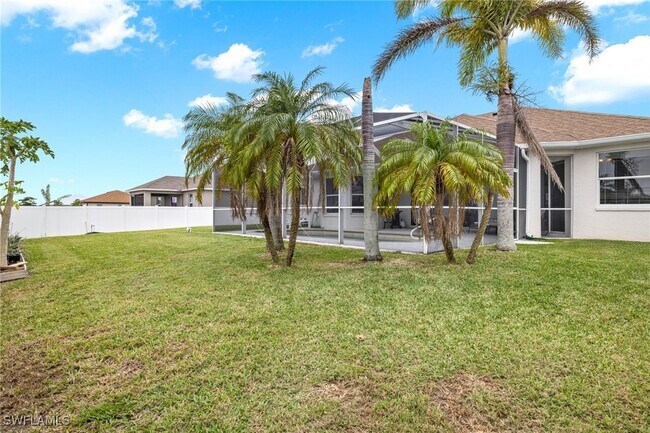 1049 NW 38th Pl in Cape Coral, FL - Building Photo - Building Photo