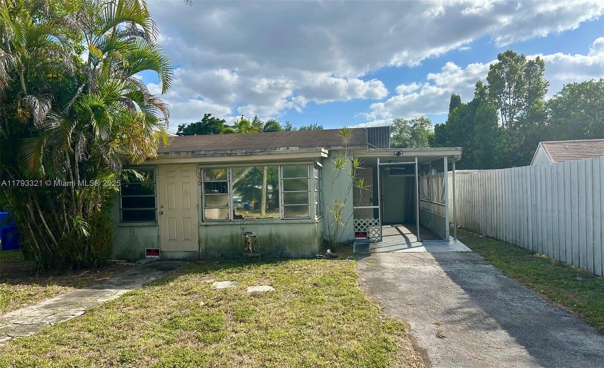550 N 58th Ave in Hollywood, FL - Building Photo