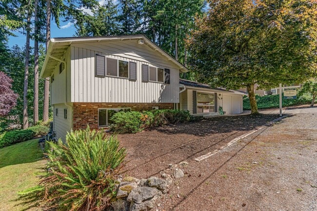 4256 163rd Ave SE in Bellevue, WA - Building Photo - Building Photo