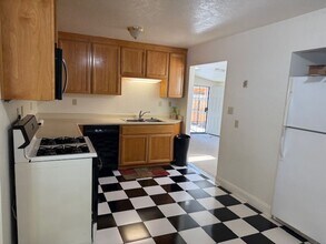 1320 Wilson Ave in Tracy, CA - Building Photo - Building Photo