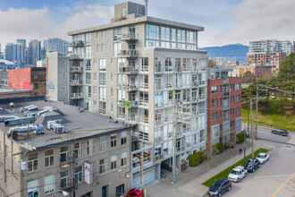 909 Station St in Vancouver, BC - Building Photo - Building Photo