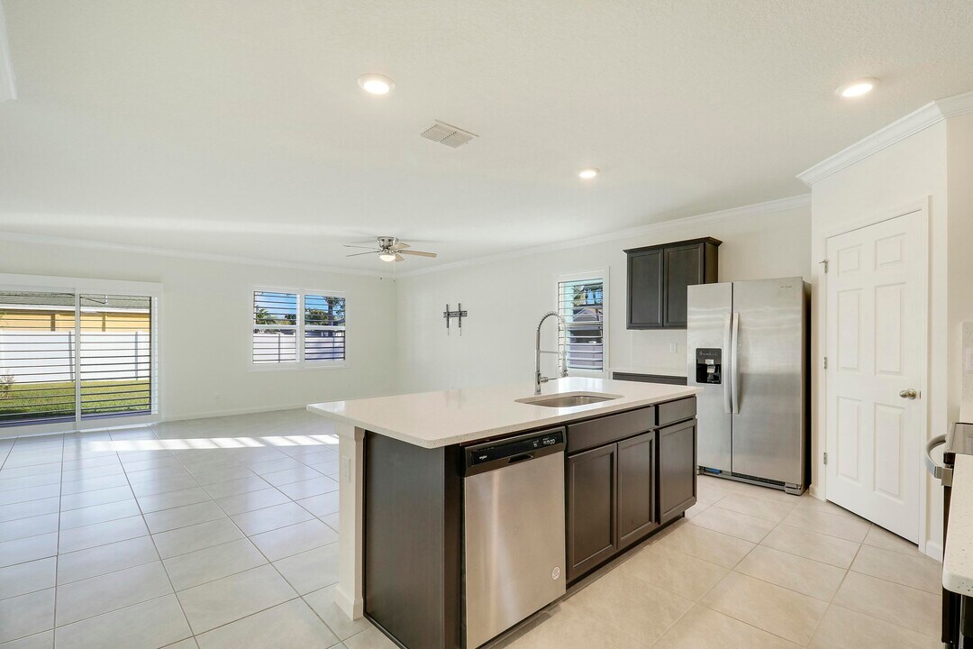1455 SW Bartell Ave in Port St. Lucie, FL - Building Photo