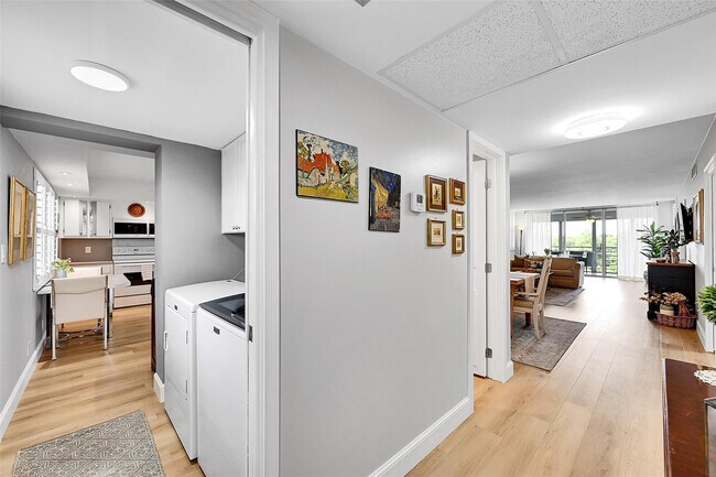 4020 W Palm Aire Dr in Pompano Beach, FL - Building Photo - Building Photo