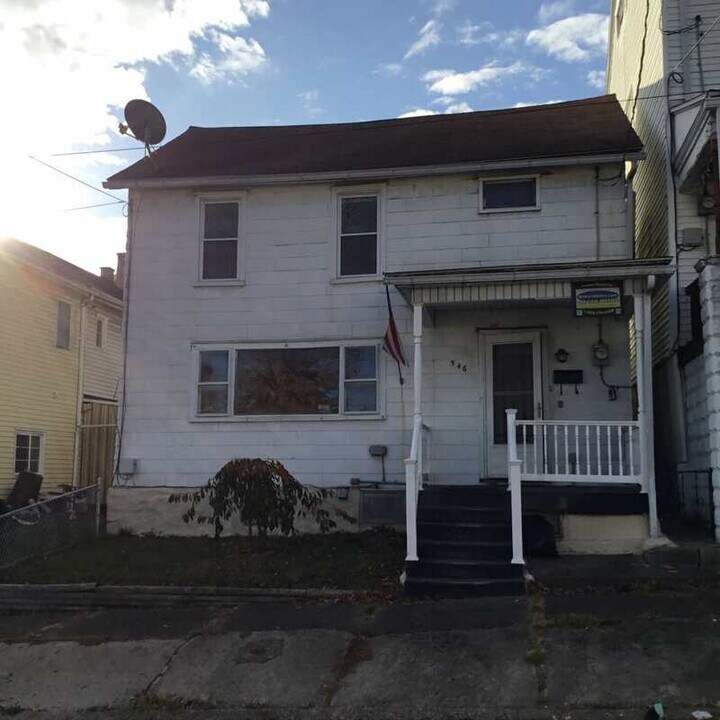 546 N 1st St in Coal Township, PA - Building Photo