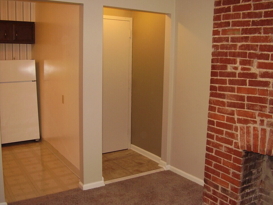 5523 Ellsworth Ave, Unit B4 in Pittsburgh, PA - Building Photo
