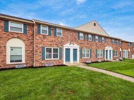 4493 Mobile Dr in Columbus, OH - Building Photo