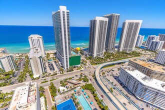 4010 S Ocean Dr in Hollywood, FL - Building Photo - Building Photo