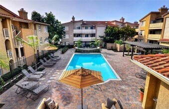 12 Corniche Dr in Dana Point, CA - Building Photo - Building Photo