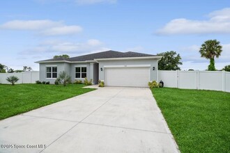 900 Coquina St SE in Palm Bay, FL - Building Photo - Building Photo