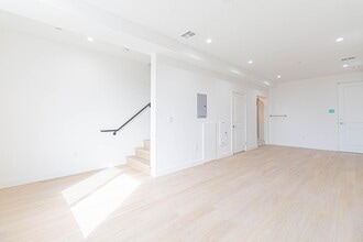 11311 Hawthorne Blvd, Unit 12 in Inglewood, CA - Building Photo - Building Photo