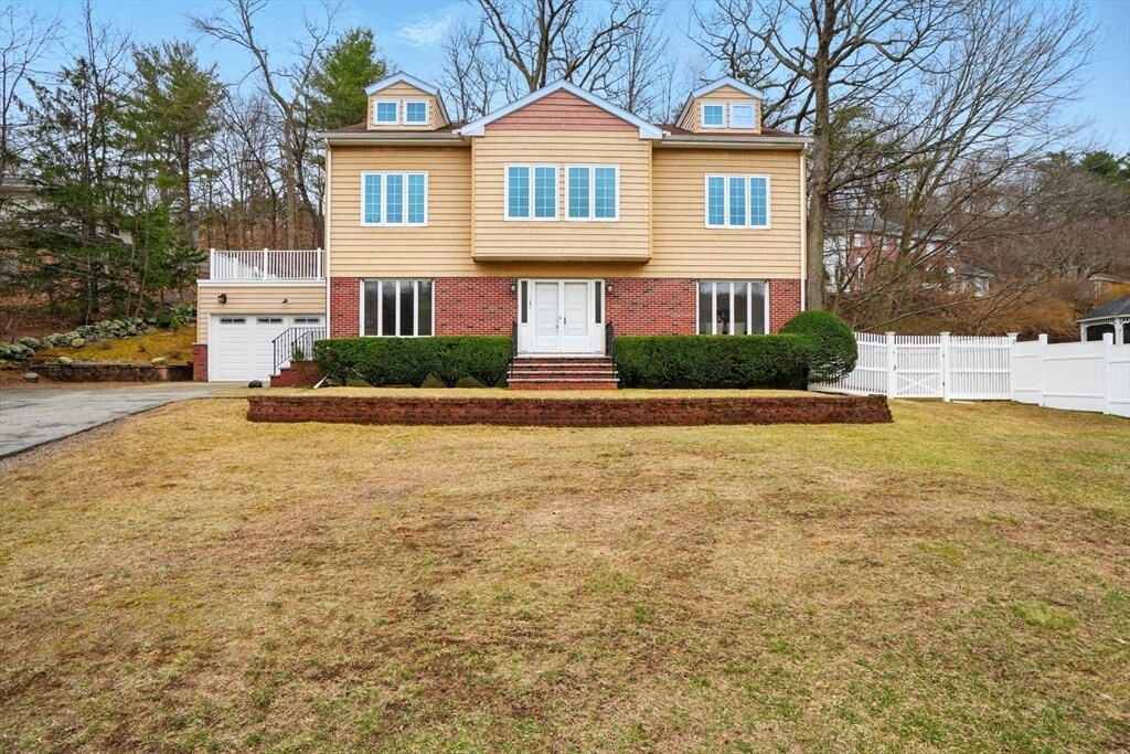 202 Totten Pond Rd in Waltham, MA - Building Photo