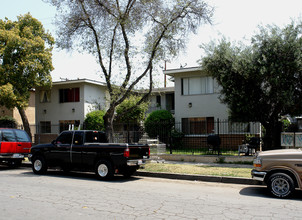 1143 S Poplar St in Santa Ana, CA - Foto de edificio - Building Photo