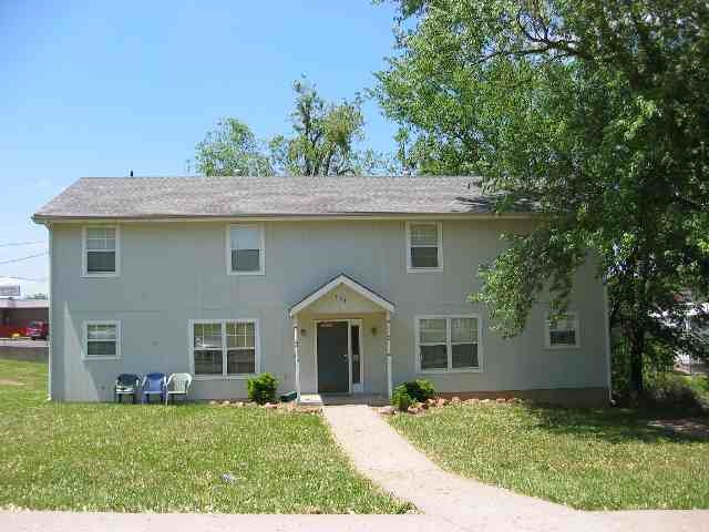 Quadruplex in Oskaloosa, KS - Building Photo