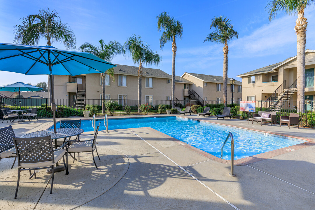 Hunter's Glen in Bakersfield, CA - Building Photo