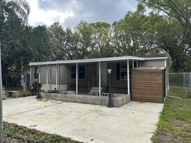 2020 Harrell Rd in Auburndale, FL - Building Photo