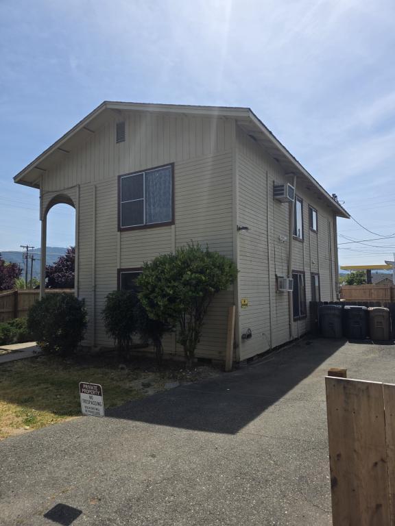 332 NE 9th St in Grants Pass, OR - Building Photo - Building Photo