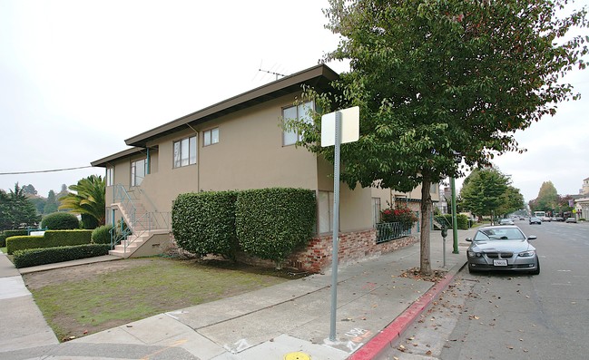 4330 Piedmont Ave