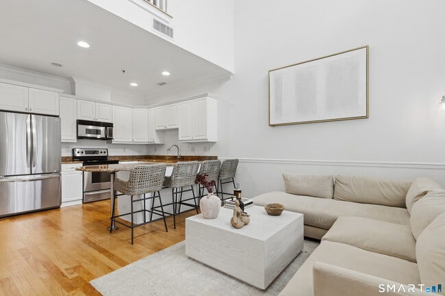 20 Cross St in Westport, CT - Building Photo - Building Photo