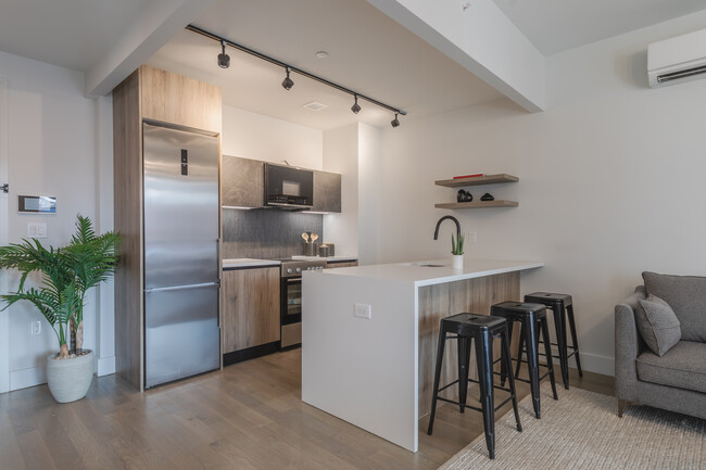 885 Rogers Plaza in Brooklyn, NY - Building Photo - Interior Photo