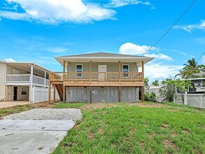 627 E Palm Ave in Goodland, FL - Building Photo - Building Photo